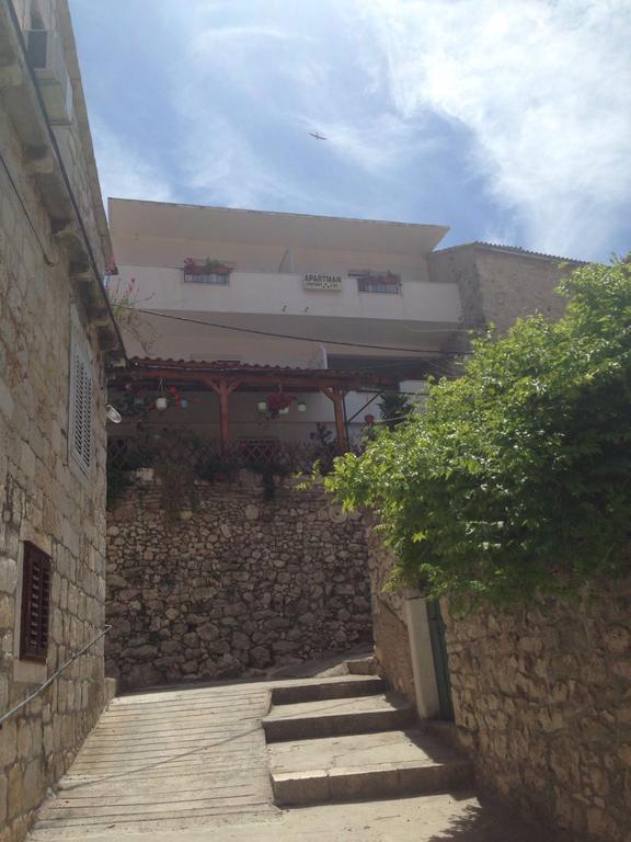 Ana Tudor Apartments Đảo Hvar Ngoại thất bức ảnh